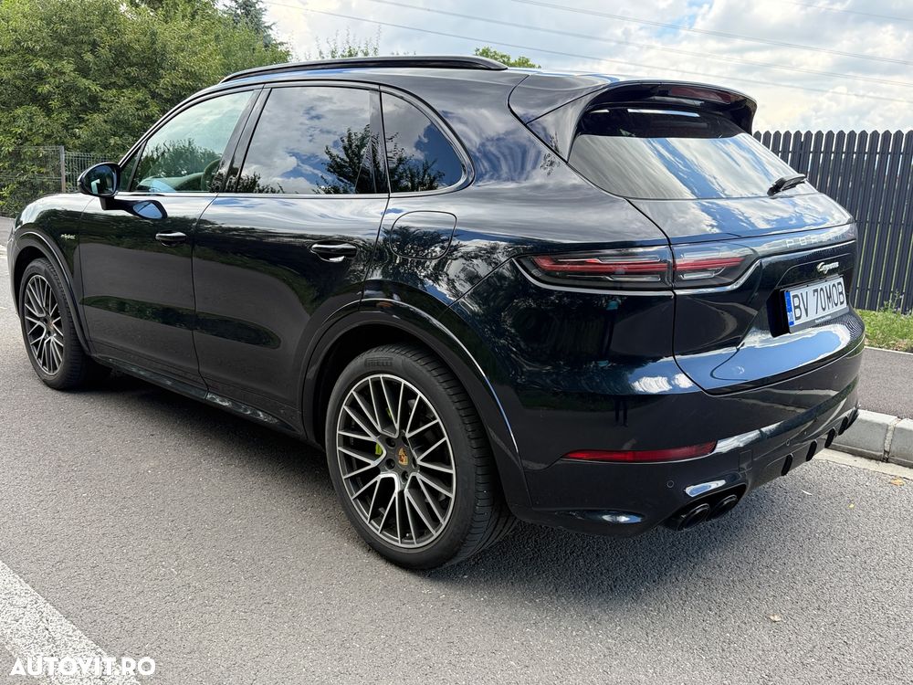 PORSCHE Cayenne 2022 — imagine 3