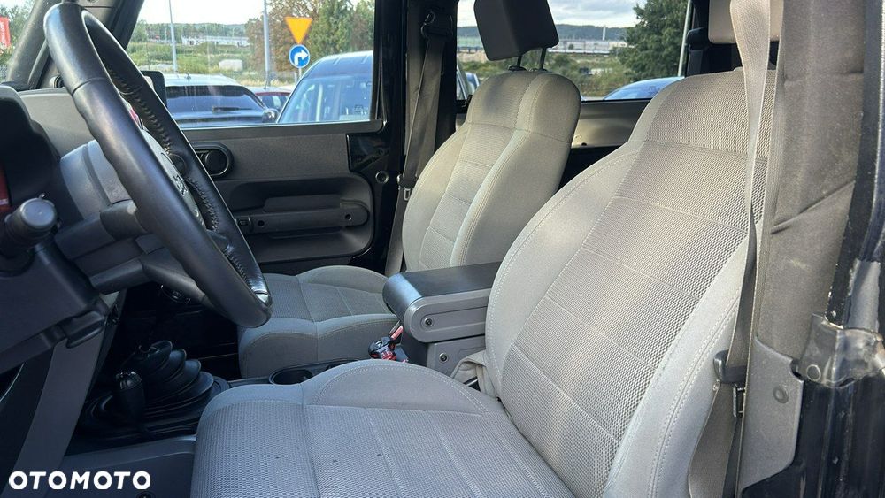 Jeep Wrangler - 8