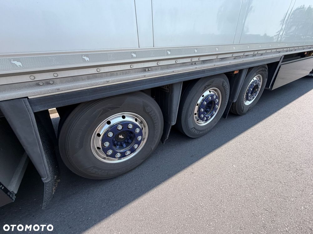 Schmitz Cargobull Izoterma kontener schmitz oś podnoszona i oś skrętna sprowadzona z Niemiec idealny stan 2x paleciara - 9