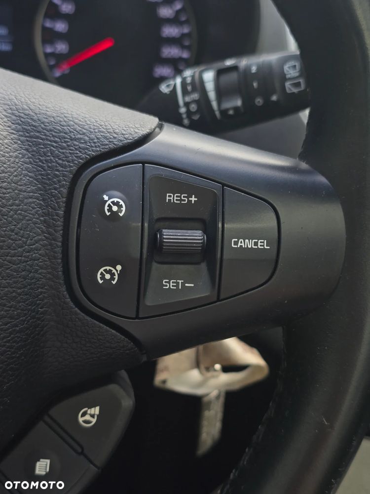 Kia Carens 1.7 CRDi L 7os - 31