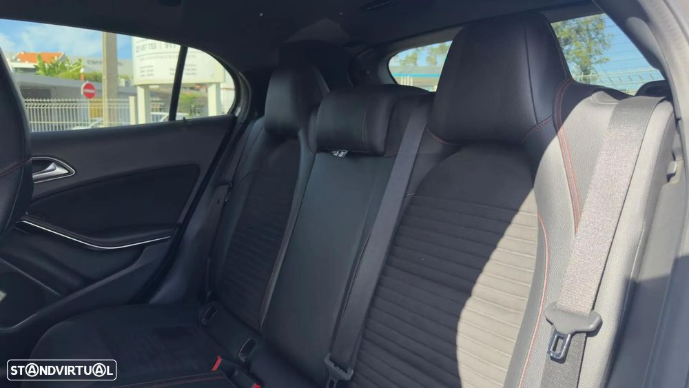 Mercedes-Benz GLA 200 d AMG Line - 12