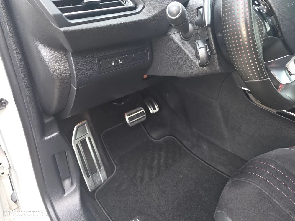 Peugeot 308 SW BlueHDi 130 EAT8 Stop & Start GT Pack - 23