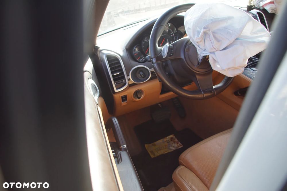 Auto na części - Porsche Cayenne II 3.0 D 239 KM CASA A5904 LR9A 2011R Silnik Skrzynia Drzwi Klapa Błotnik Lampa Lusterko Szyba Klamka Deska Kokpit Sterownik Moduł Czujnik Licznik Kierownica Wyświetlacz Panel - 10