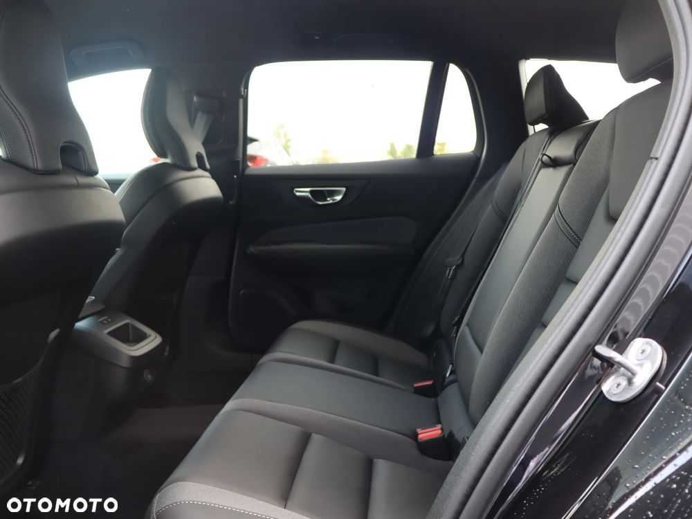 Volvo V60 B4 B Plus Dark - 15