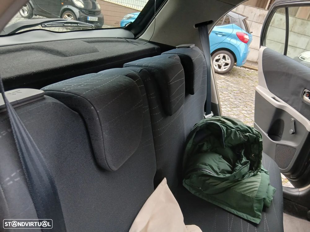 Toyota Yaris 1.0 VVT-i Sol High Pack - 6