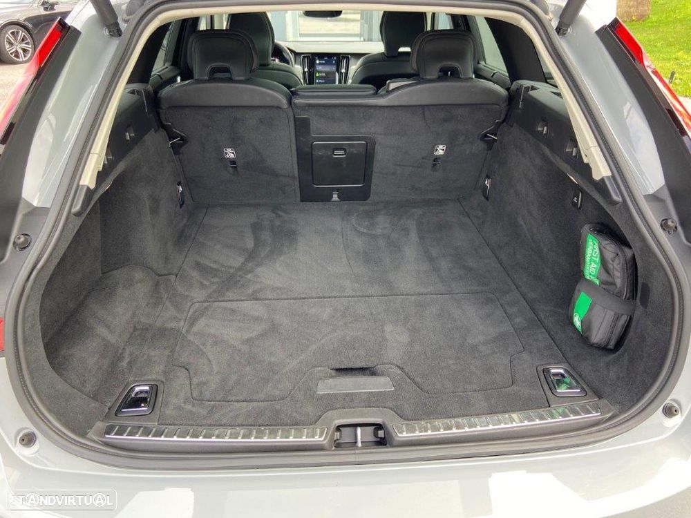 Volvo V90 2.0 T6 PHEV Plus Dark AWD - 12