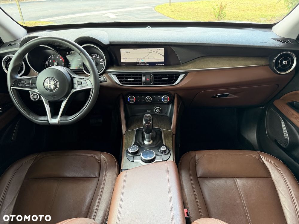 Alfa Romeo Stelvio 2.0 Turbo 16V AT8-Q4 Lusso Ti - 24