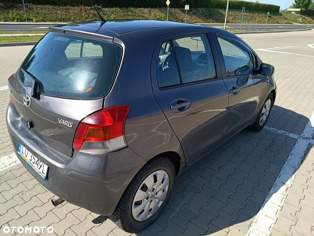 Toyota Yaris 2009 photo 4
