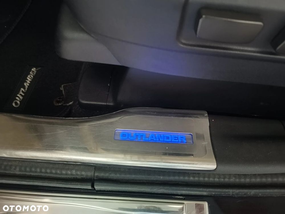 Mitsubishi Outlander - 10
