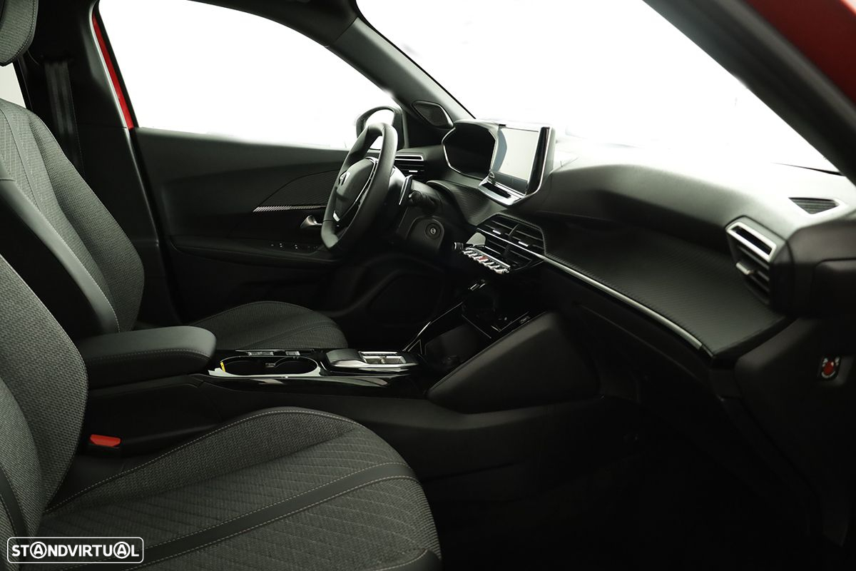 Peugeot 2008 1.2 PureTech Allure EAT8 - 21