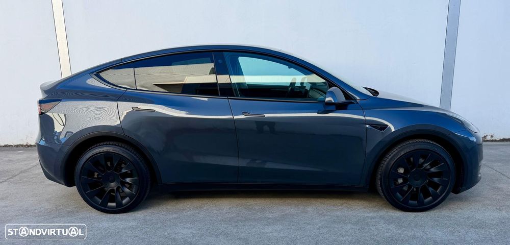 Tesla Model Y Long Range Dual Motor AWD - 3