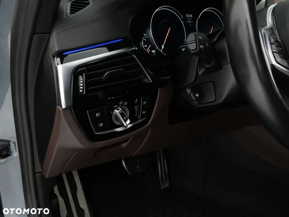 BMW Seria 5 520d M Sport - 26
