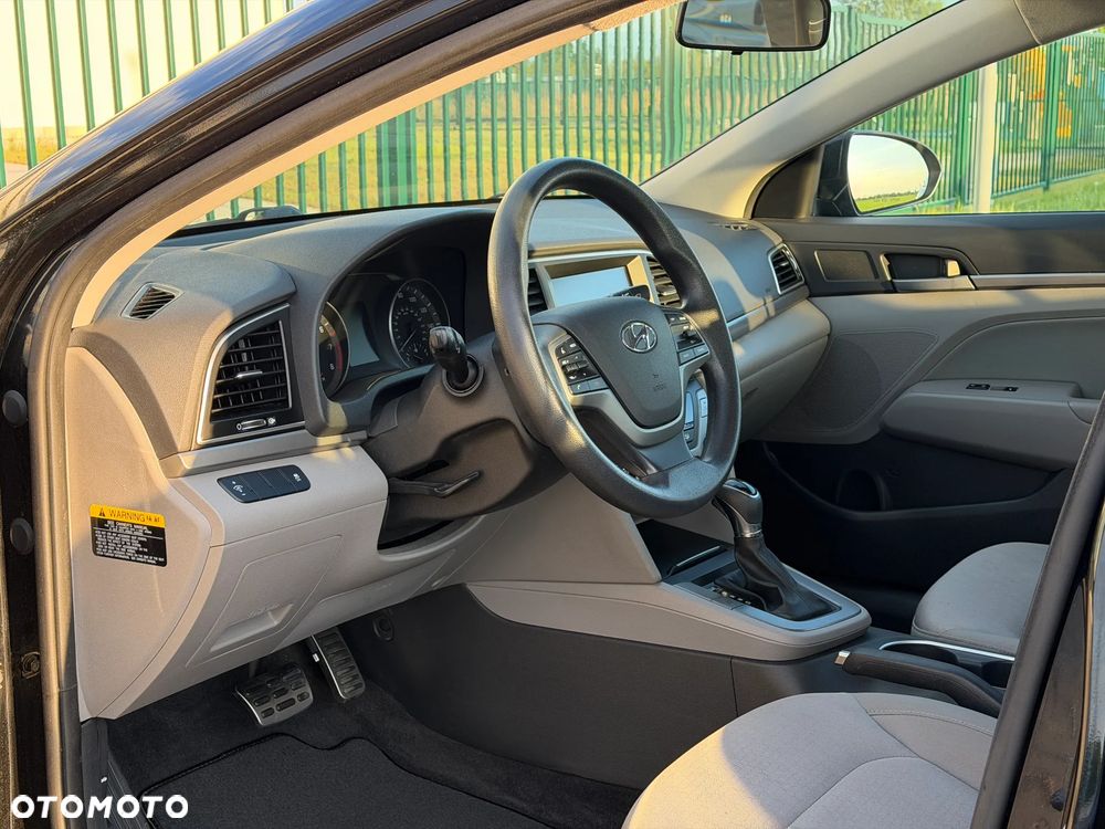 Hyundai Elantra - 29