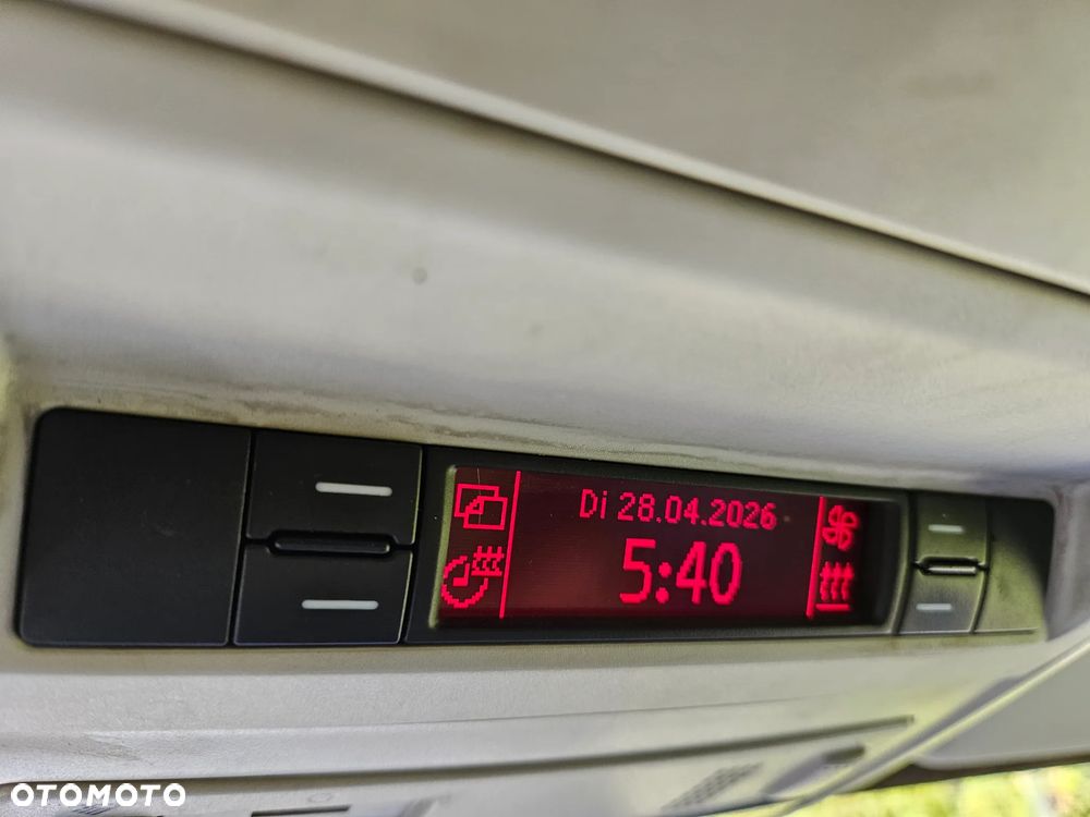 Volkswagen Multivan - 23