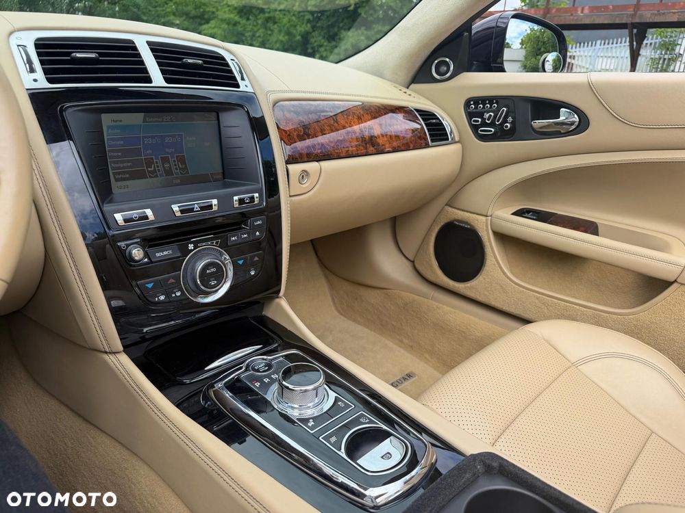 Jaguar XK 5.0 V8 Portfolio - 26