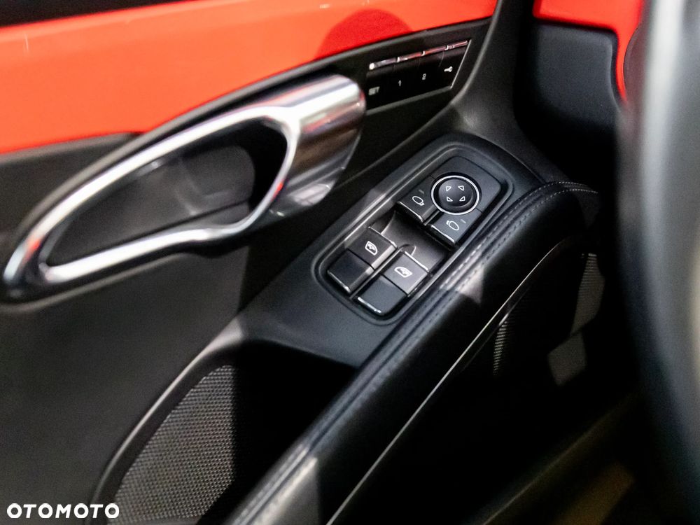 Porsche 911 Carrera S PDK - 21