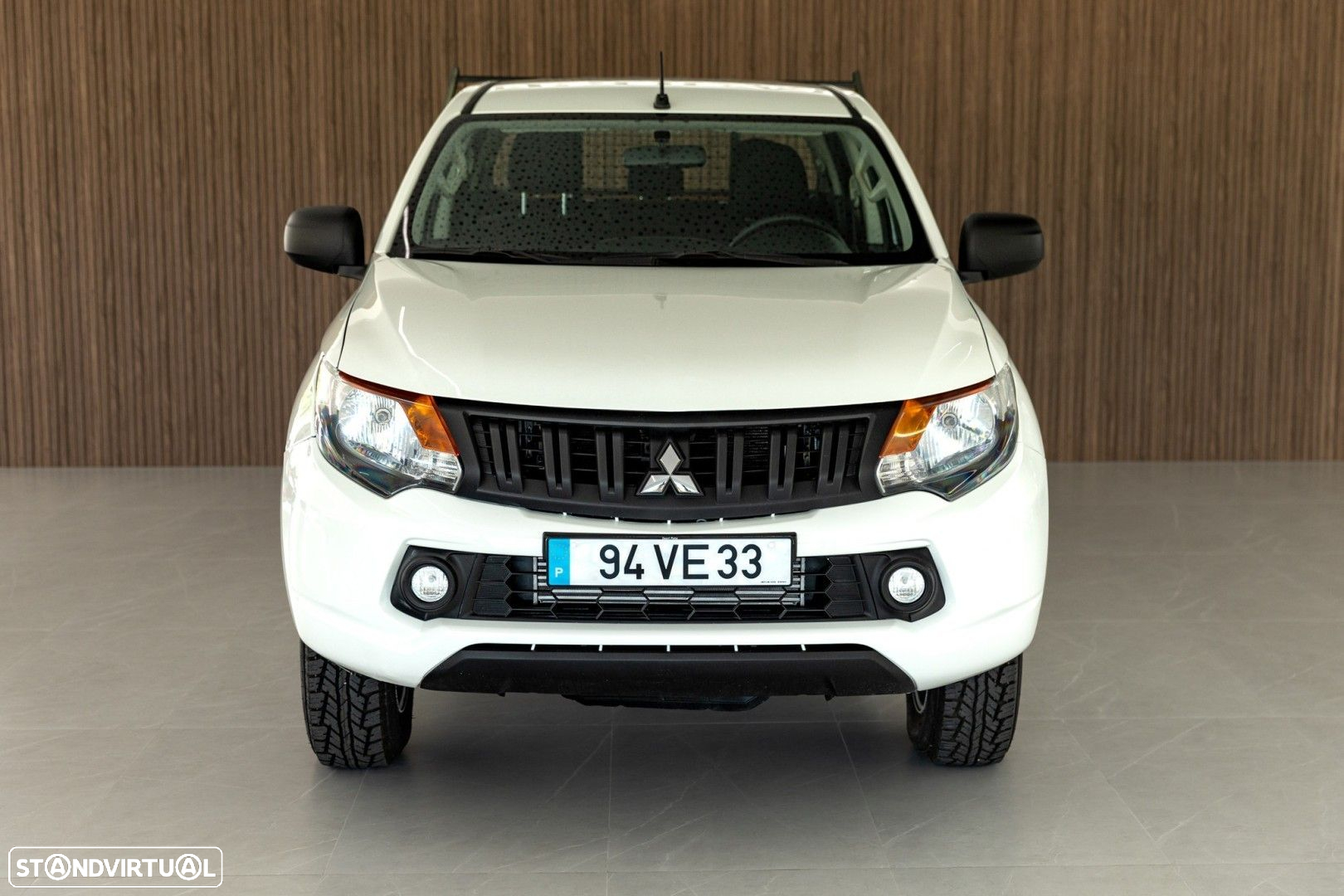 Mitsubishi L200 2.4 DI-D CD Invite 4WD - 25