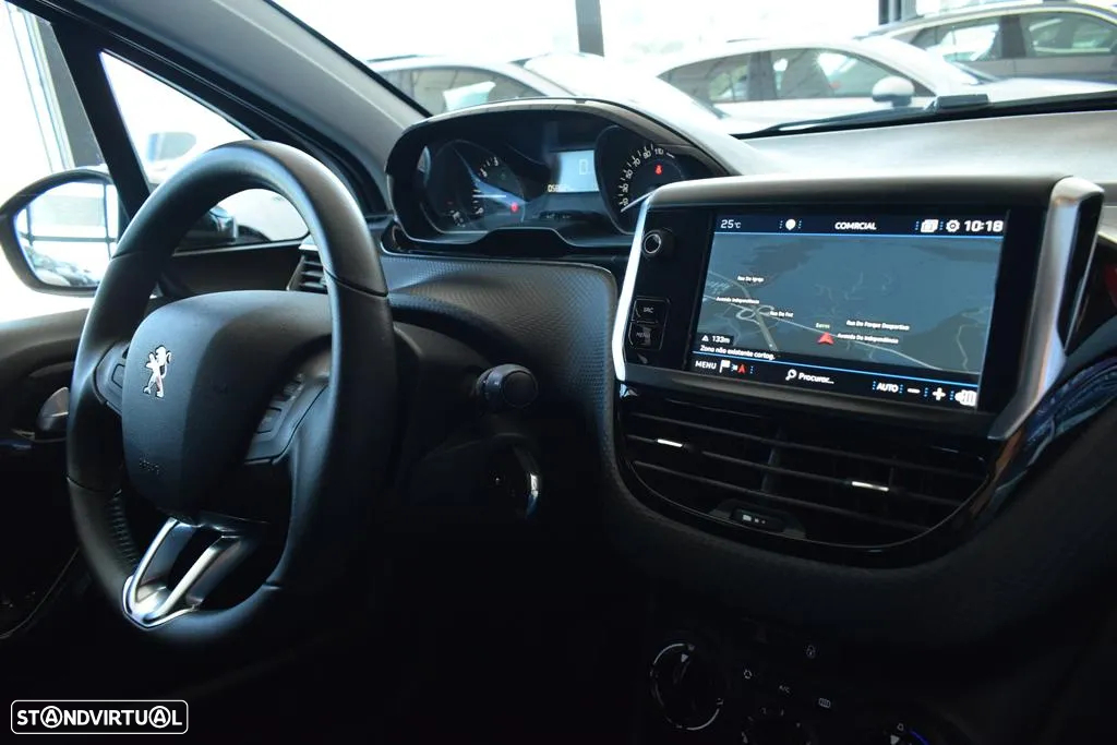 Peugeot 208 1.2 PureTech Signature - 39