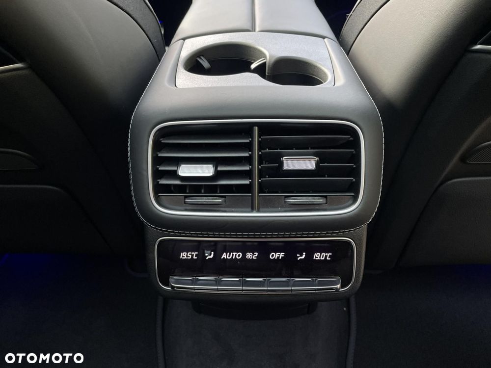 Mercedes-Benz GLS - 23