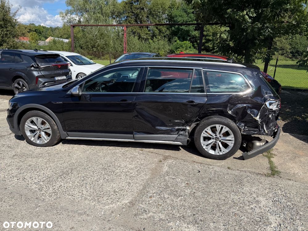 Volkswagen Passat Alltrack 2.0 TDI SCR DSG 4Motion - 9