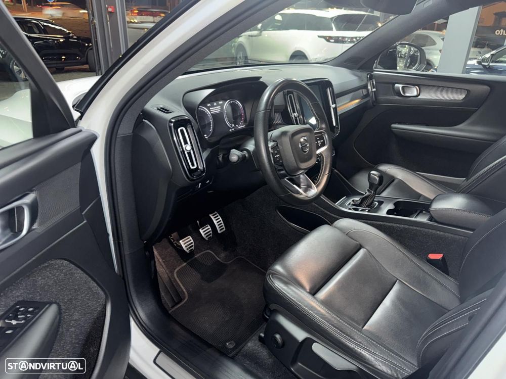 Volvo XC 40 1.5 T2 Momentum Plus - 29