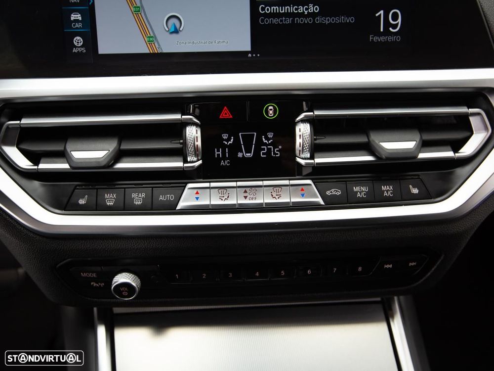 BMW 330 e Pack Desportivo M Auto - 23