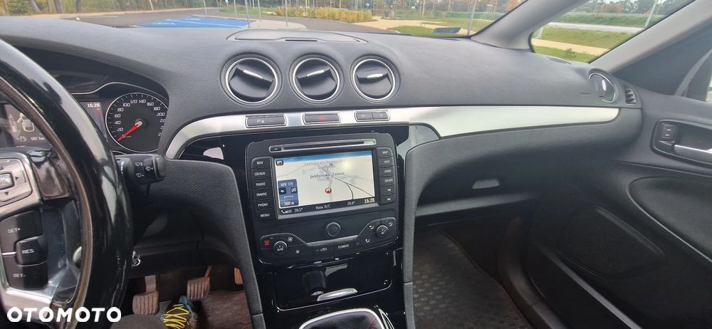 Ford S-Max - 11