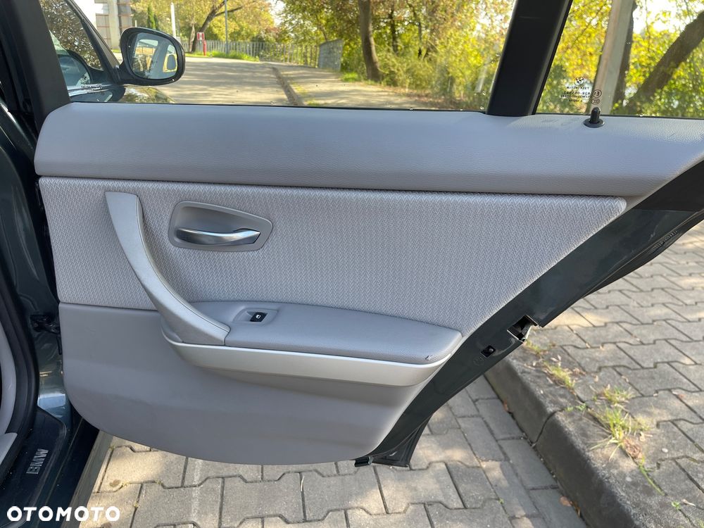 BMW Seria 3 320i - 18