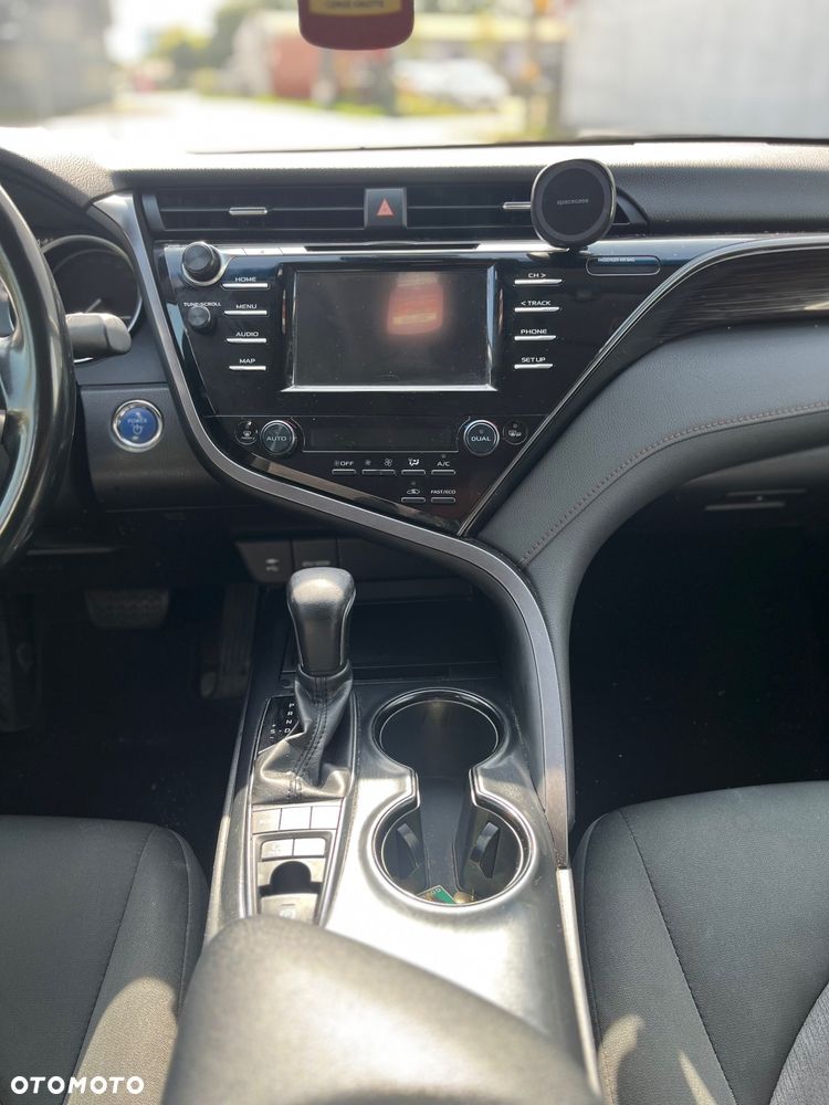 Toyota Camry 2.5 Hybrid Comfort CVT - 18