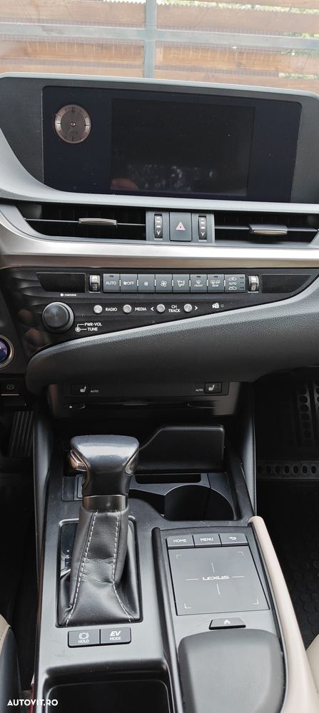 Lexus Seria ES 300h Executive - 18