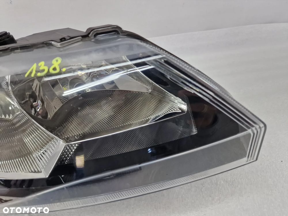 SKODA RAPID 12- PRAWA ZWYKŁA LAMPA PRZEDNIA PRZÓD , NR 5JB941016 , NR AUKCJI LA138 - 4