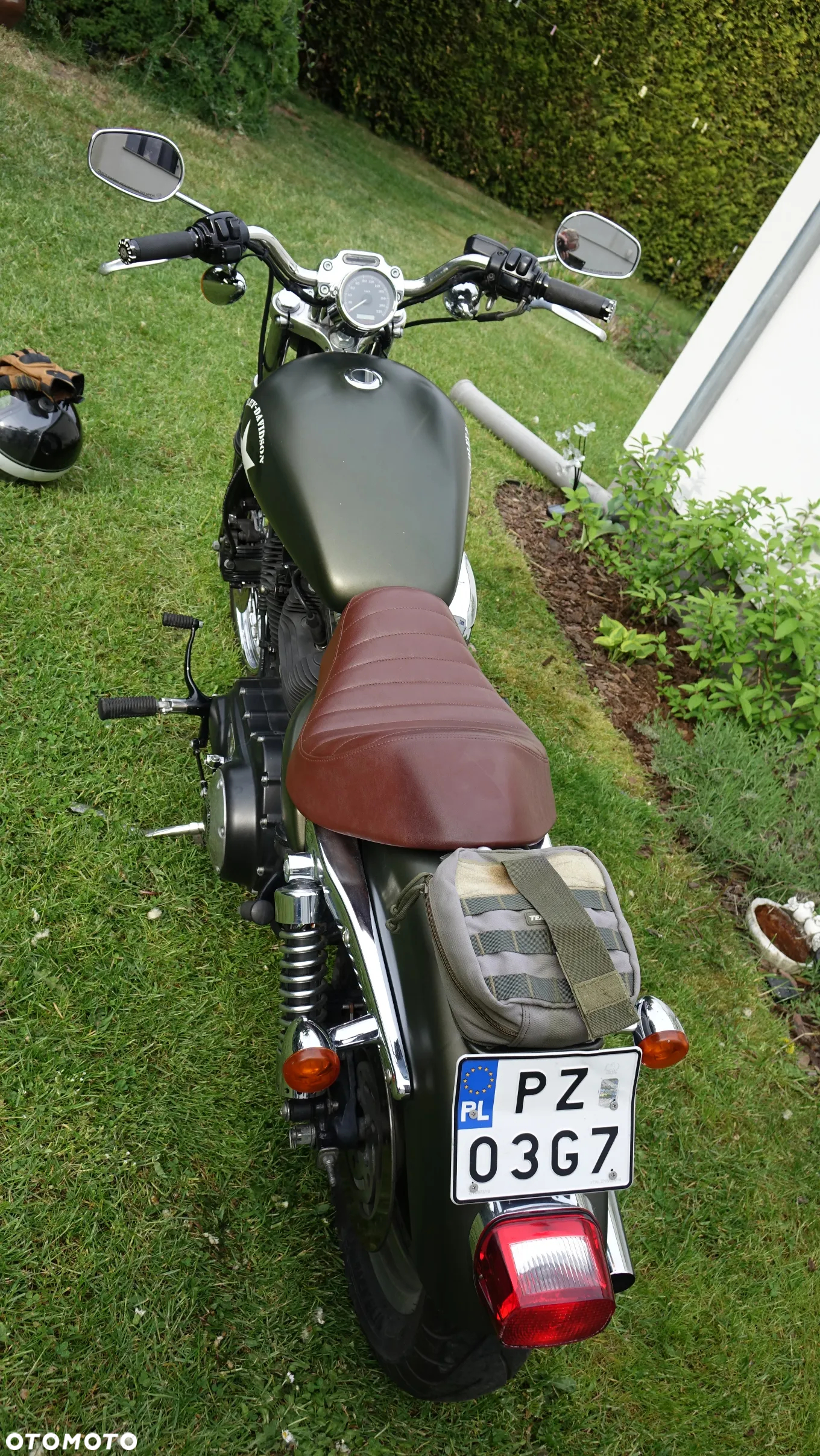 Harley-Davidson Sportster Custom 883C - 6