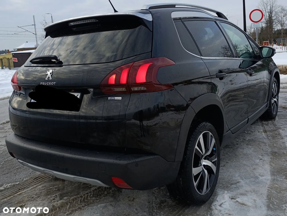 Peugeot 2008 1.2 Pure Tech Allure S&S - 4