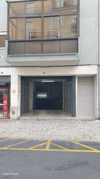 Lugar de estacionamento junto à Praça de Arroios - Grande imagem: 3/4