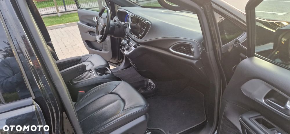 Chrysler Pacifica - 15