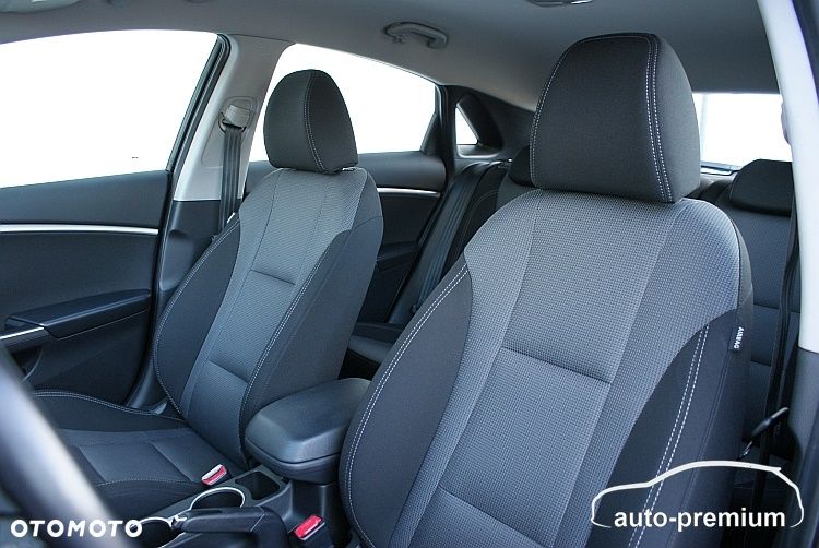 Hyundai i30 1.6 CRDi Fifa World Cup Edition - 23