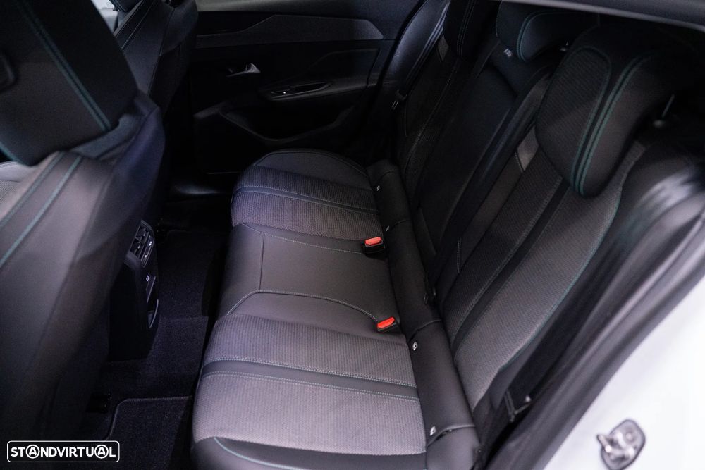 Peugeot 308 1.2 PureTech Allure - 18