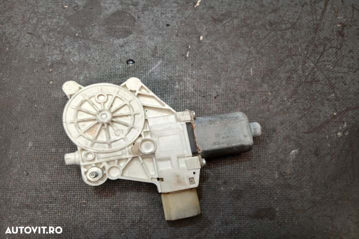 Motoras macara geam fata dreapta 6927028 0130822227 6927028 013082222 - 2