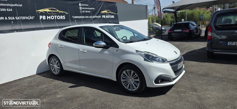 Peugeot 208 1.2 PureTech Style - 24