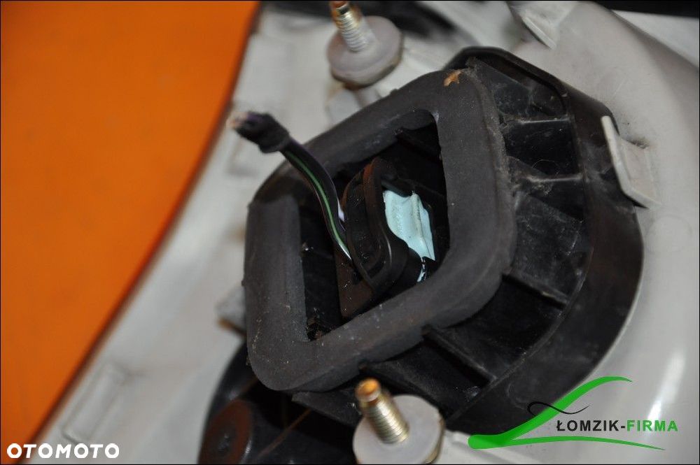 LAMPA PRAWA TYLNA TYŁ VOLKSWAGEN GOLF V 1K6945096E - 3