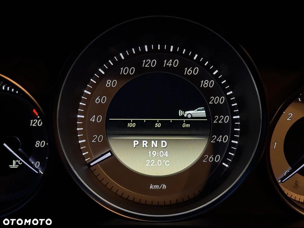 Mercedes-Benz Klasa C 350 CDI DPF (BlueEFFICIENCY) 7G-TRONIC Avantgarde - 34