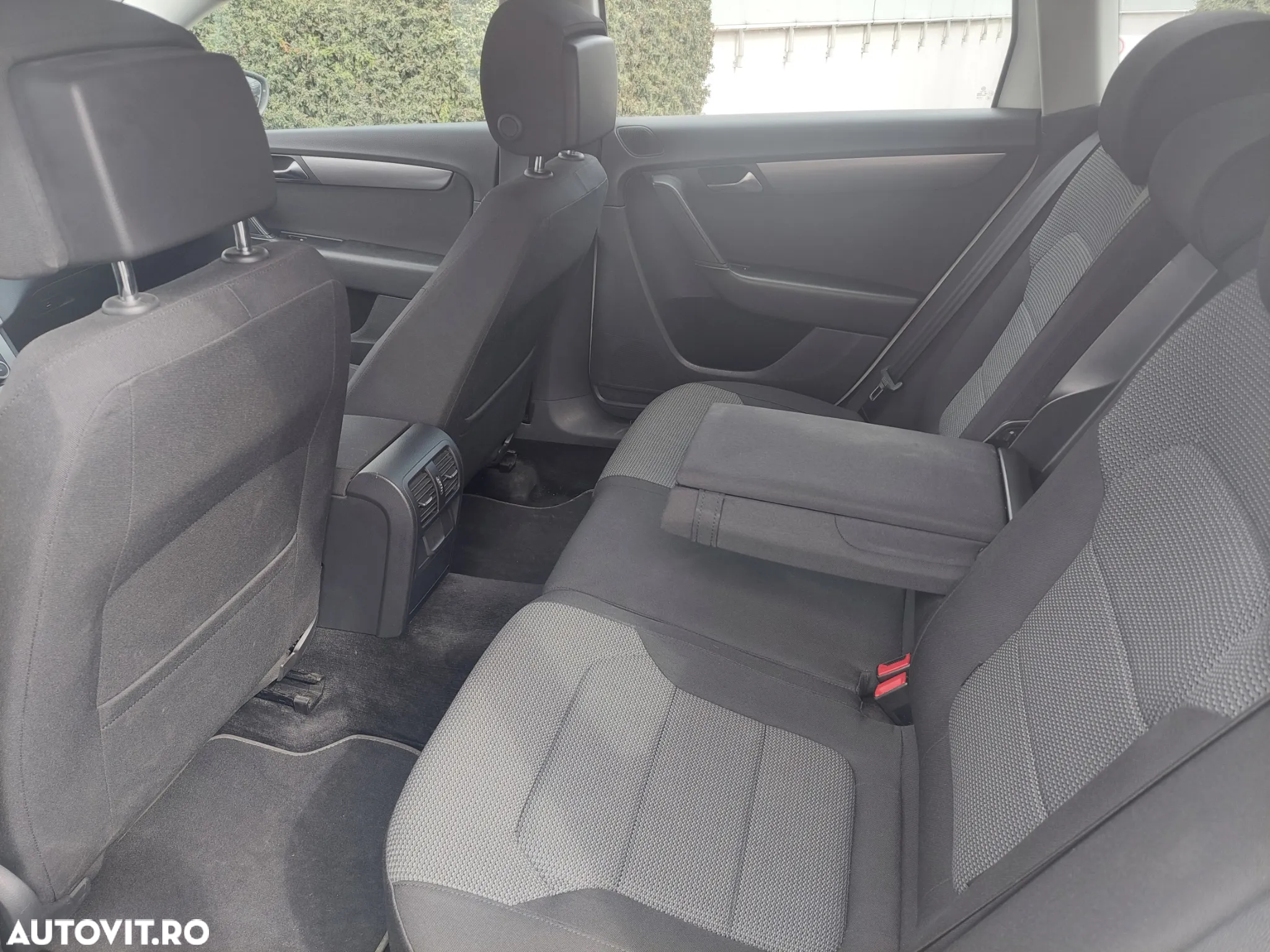 Volkswagen Passat Variant 1.8 TSI Trendline - 4