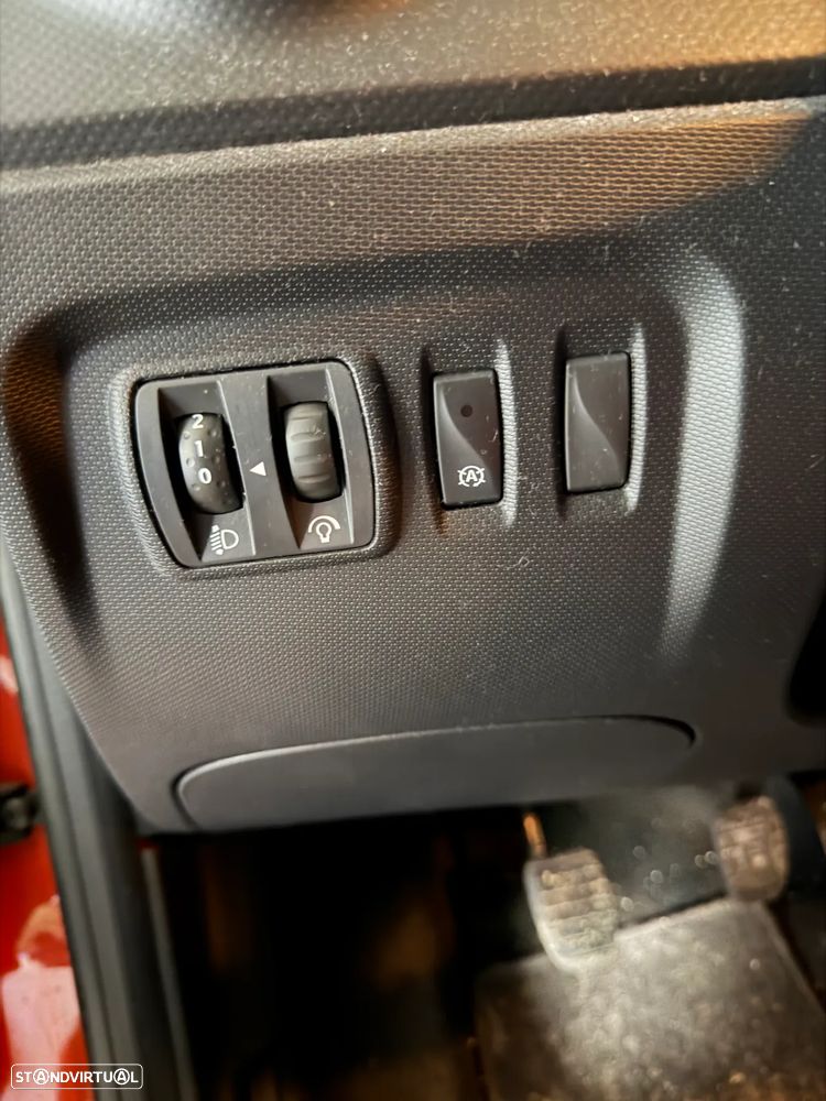 Renault Captur dCi 90 COLLECTION - 19