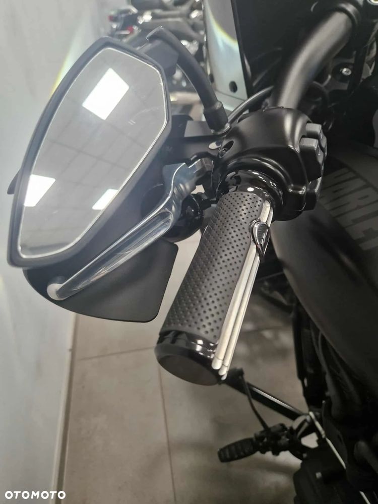 Harley-Davidson Softail Fat Bob - 16