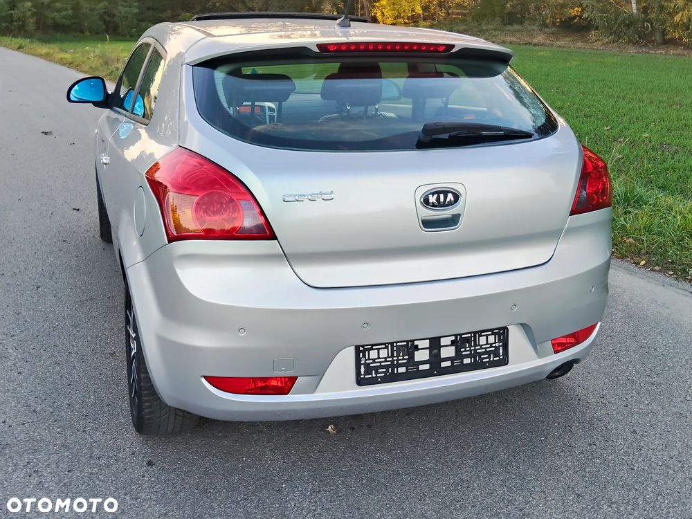 Kia Ceed - 10