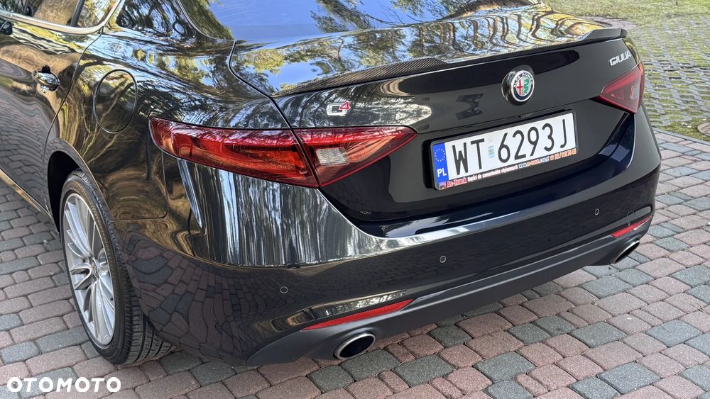 Alfa Romeo Giulia 2.0 Turbo 16V AT8-Q4 Ti - 14