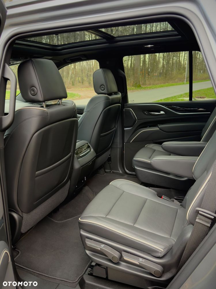 Cadillac Escalade - 11