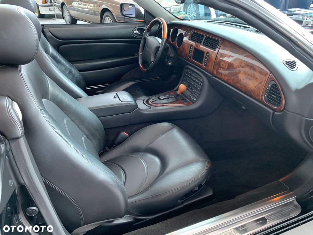 Jaguar XK8 - 22