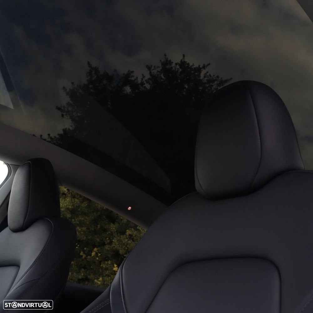 Tesla Model Y Long Range Dual Motor AWD - 23