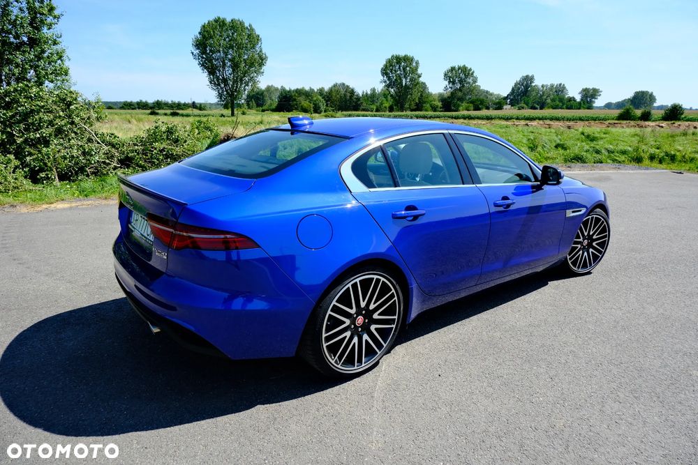 Jaguar XE 25t Prestige - 17